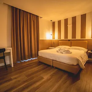 https://continental-reggio-calabria.taorminaitalyhotels.com